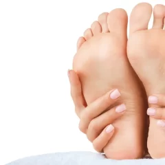Cuidado de los pies en casa: pasos esenciales para mantenerlos sanos y fuertes