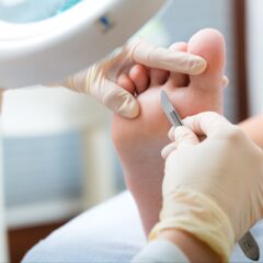 La importancia del cuidado podológico: salud que empieza en los pies